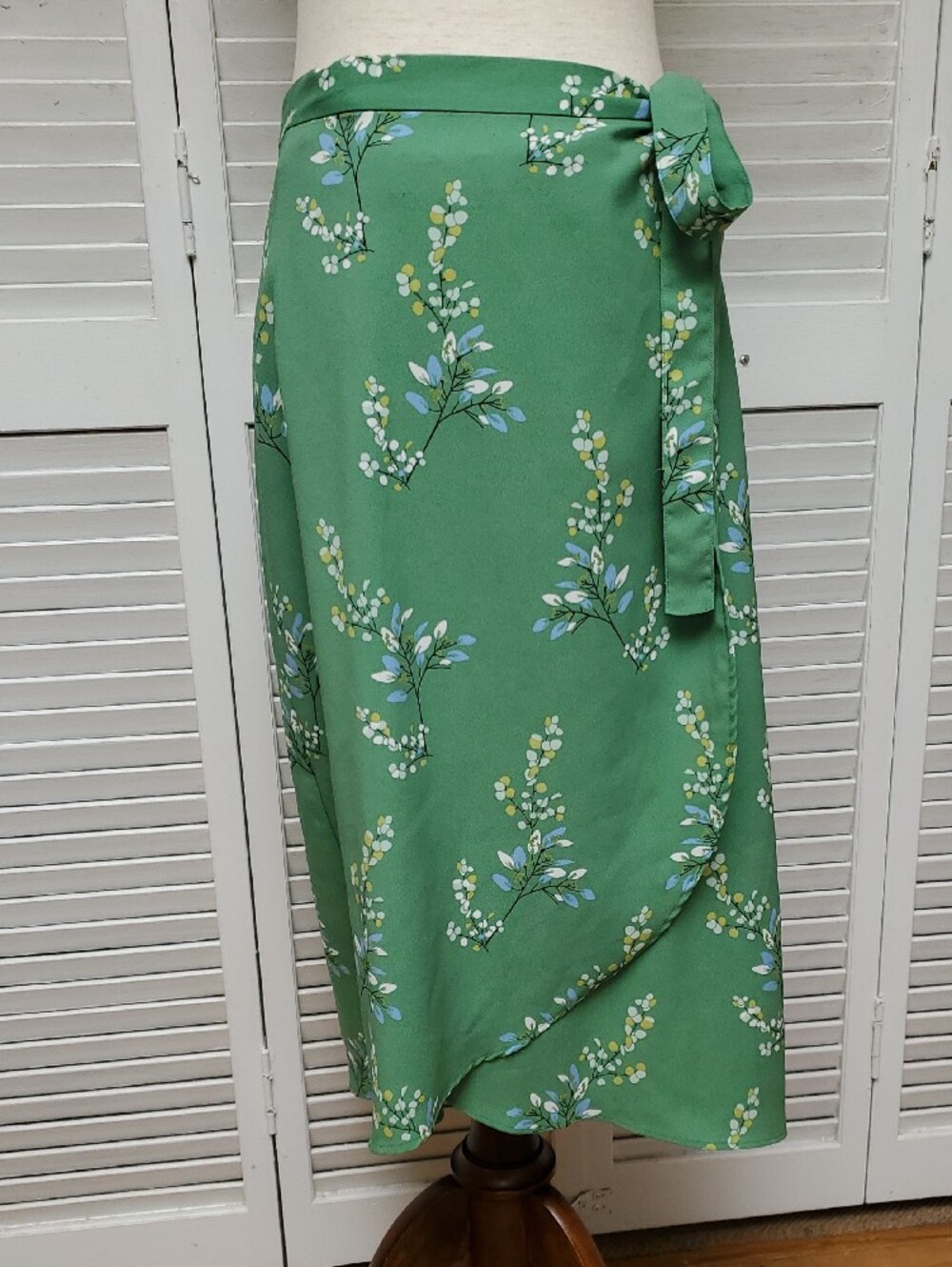 LOFT Green Floral High-Low Wrap Skirt with Tie - Picture 2 of 9